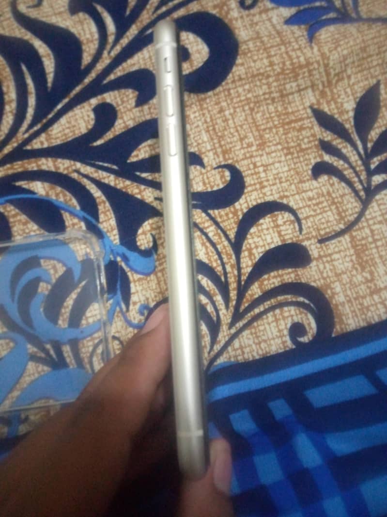 Apple iPhone 11 3