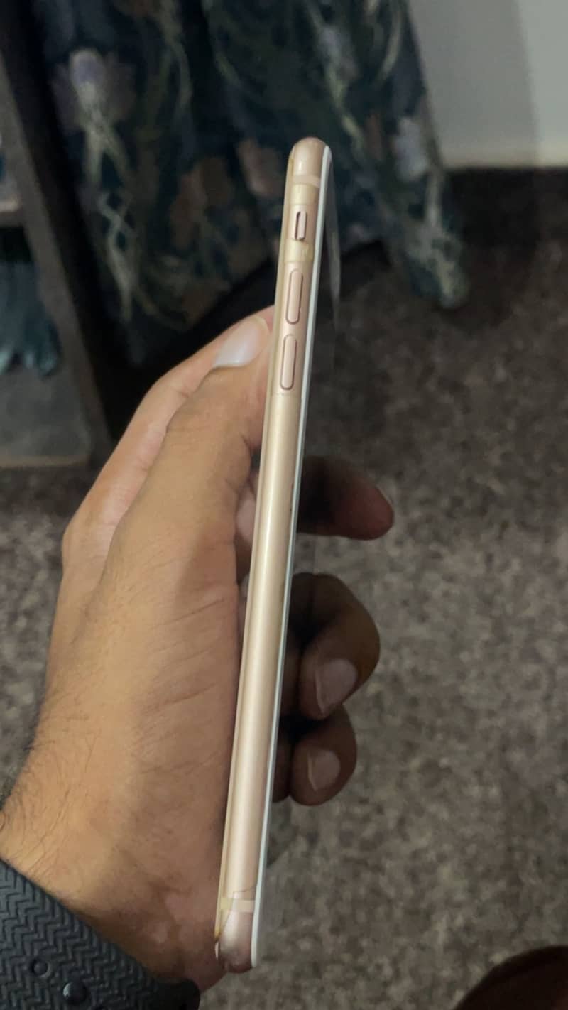 Apple iPhone 8 Plus 1