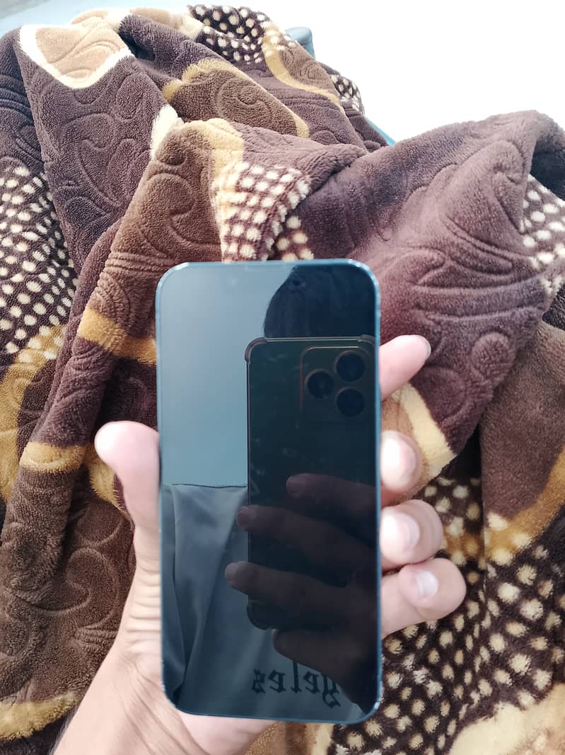 Apple iPhone 13 mini 1