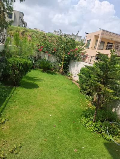 12 Marla House 2 Portion Available For Rent