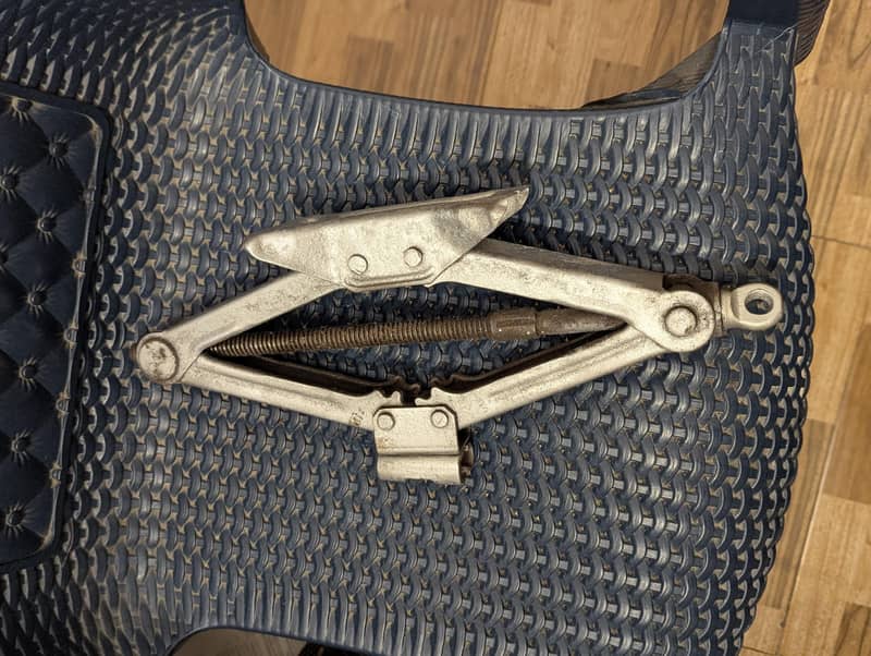 car jack 1