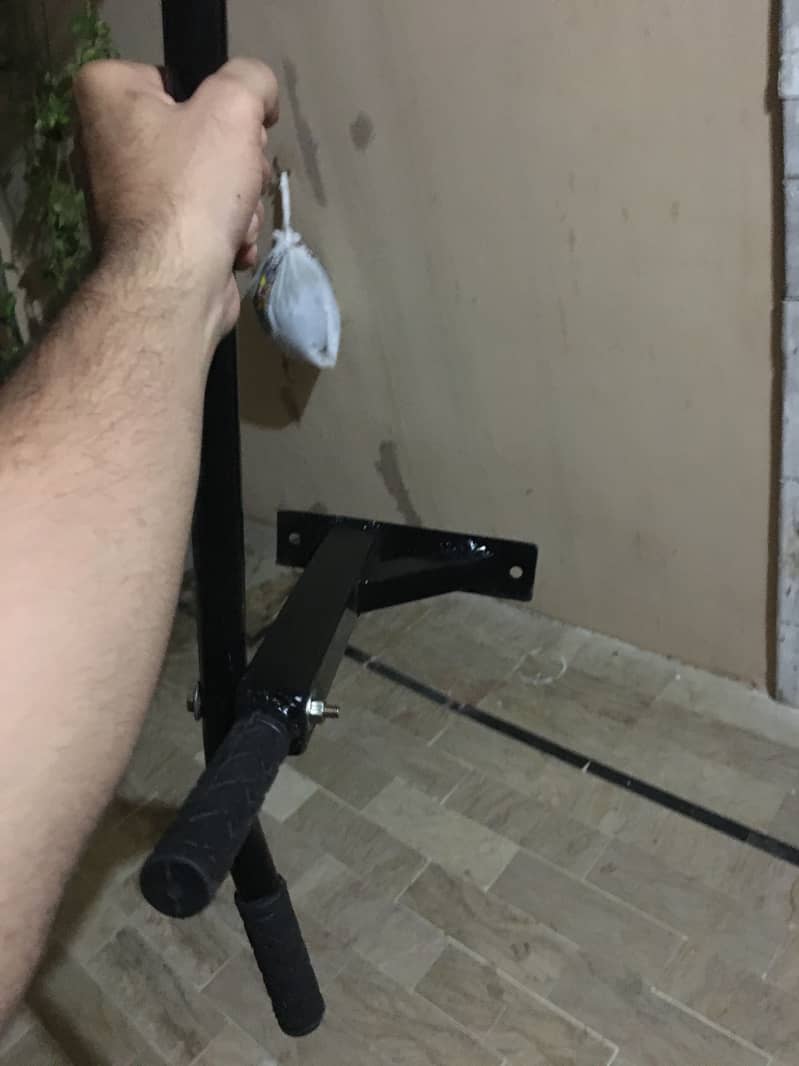 Pull up bar 1