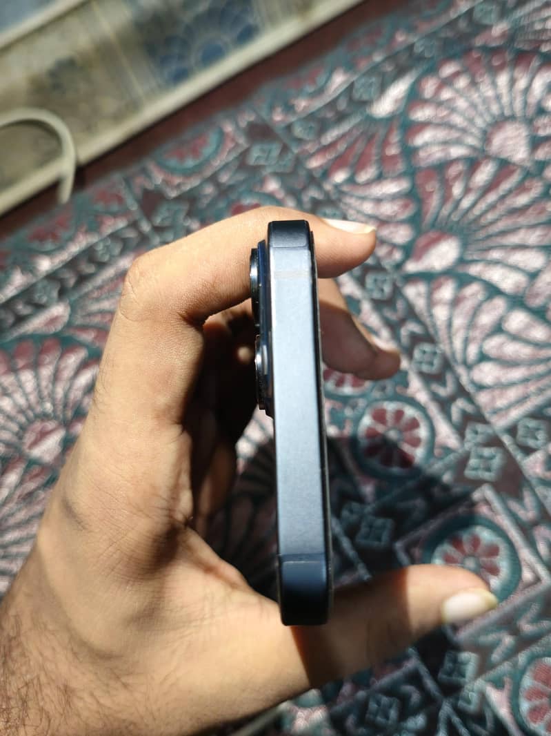 Apple iPhone 14 3