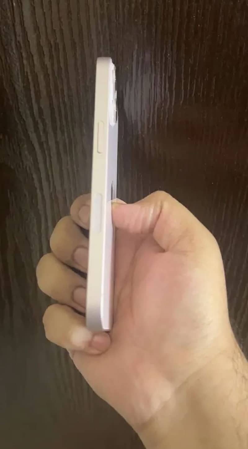 Apple iPhone 13 2