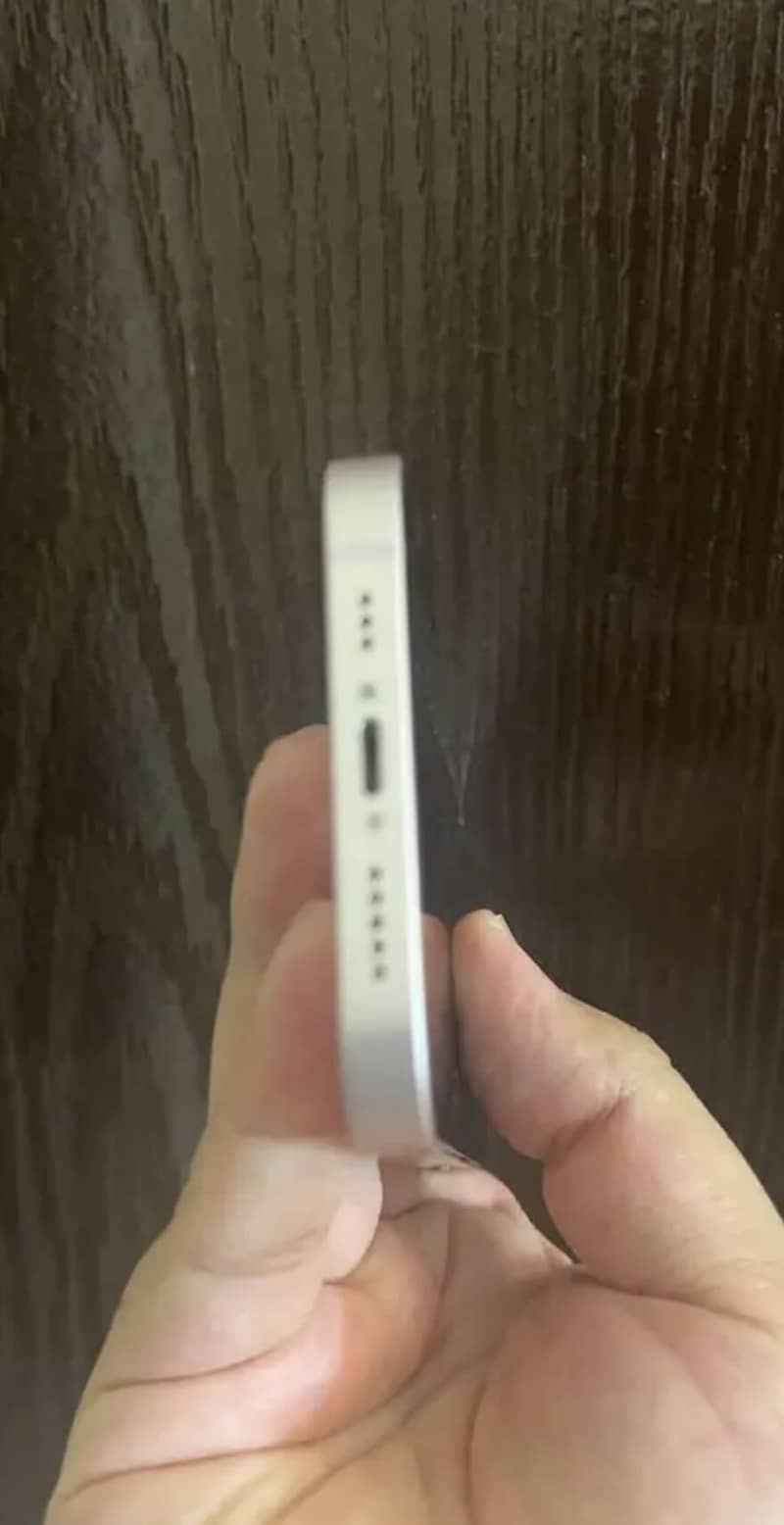 Apple iPhone 13 4