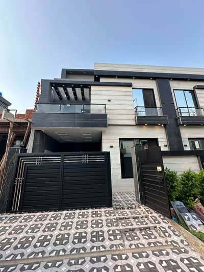Brand New 5 Marla Ultra Luxury House in Executive Block | Park View City