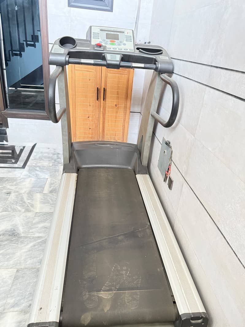 TREADMILL| EXCELLENT CONDITION| FULLY FUNCTIONAL 2