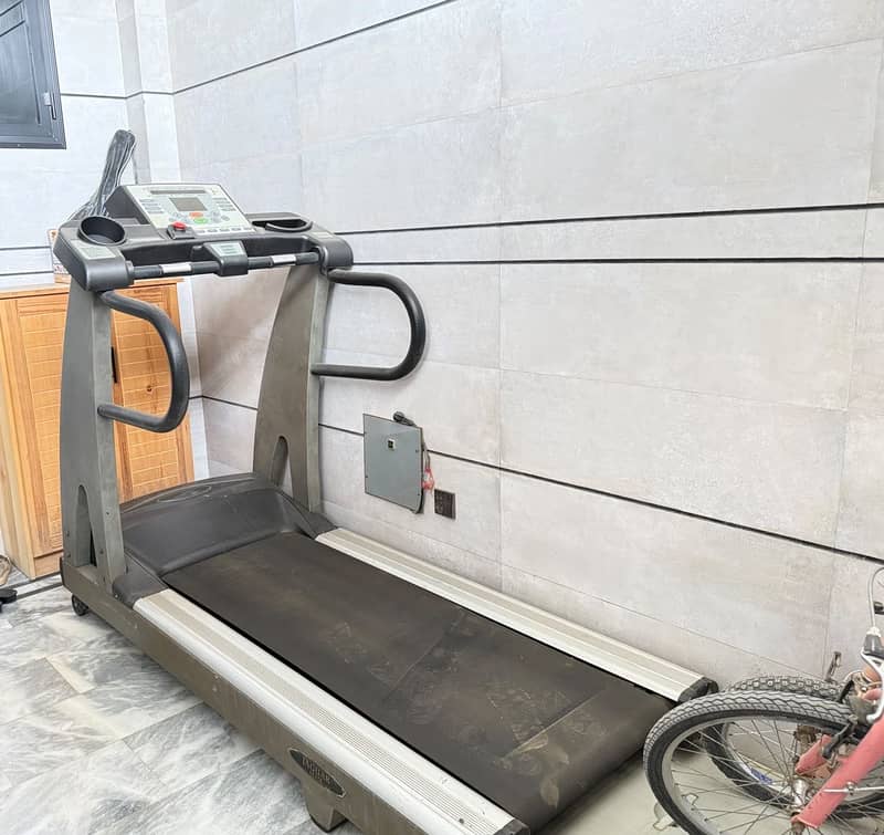 TREADMILL| EXCELLENT CONDITION| FULLY FUNCTIONAL 6