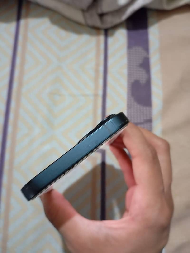 Apple iPhone 13 2