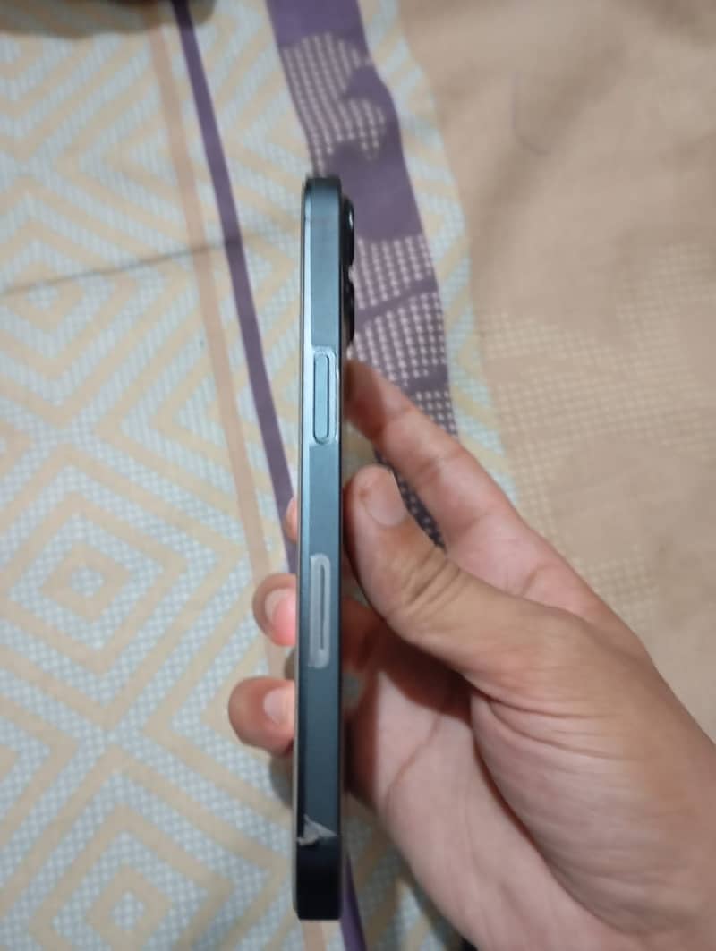 Apple iPhone 13 4