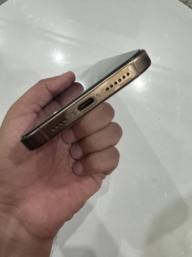 iPhone 16 pro max 3