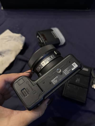Sony ZVe10 M2 + 16-50mm OS II lens+ Triopo speedlite TR100 flash.