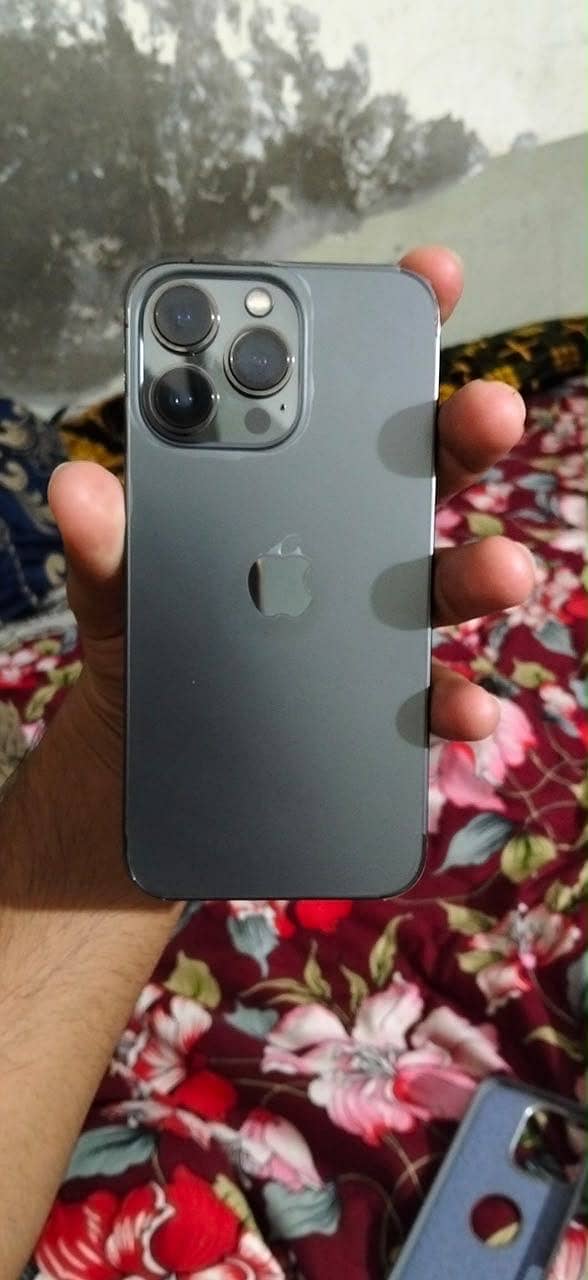 Apple iPhone 13 Pro 4