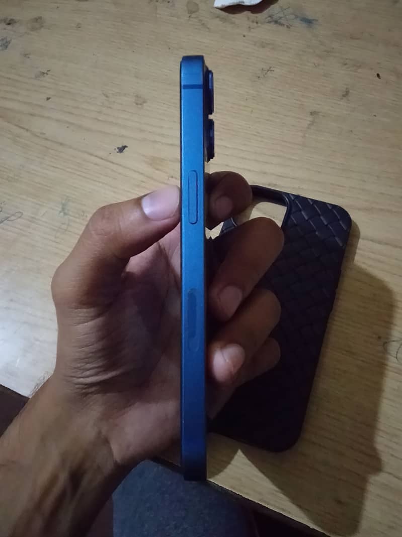 Apple iPhone 13 4
