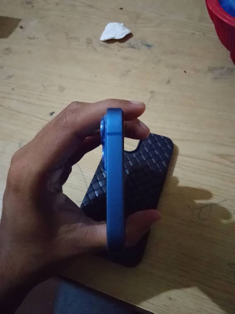 Apple iPhone 13 5
