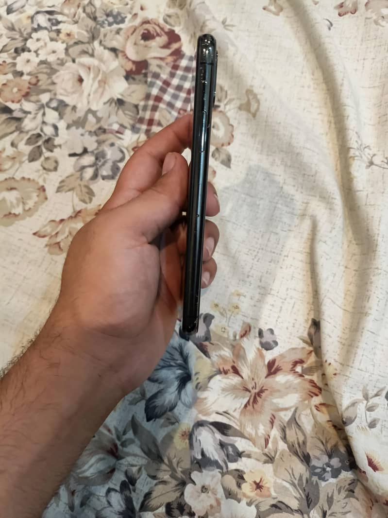 Apple iPhone X 3