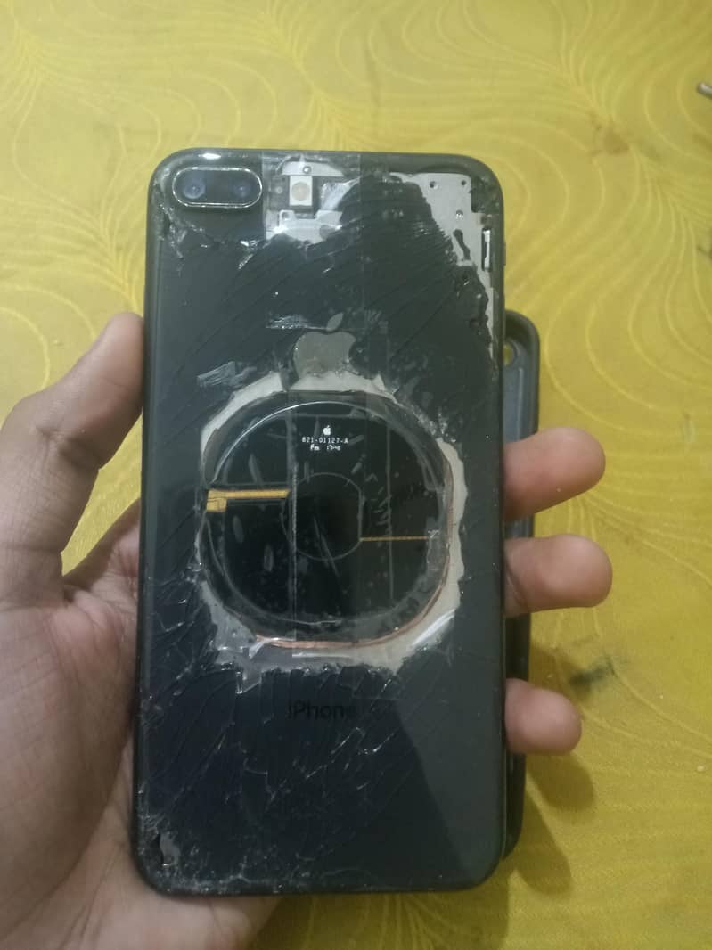 Apple iPhone 8 Plus 1