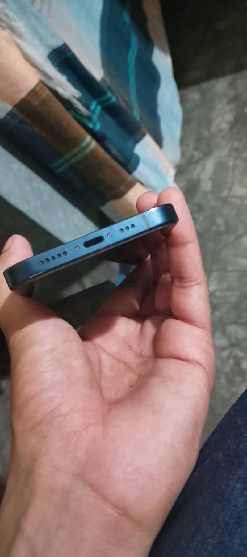 Apple iPhone 12 4
