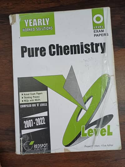 Red Spot Topical Pure Chemistry Past Papers O levels by Aliya Azhar