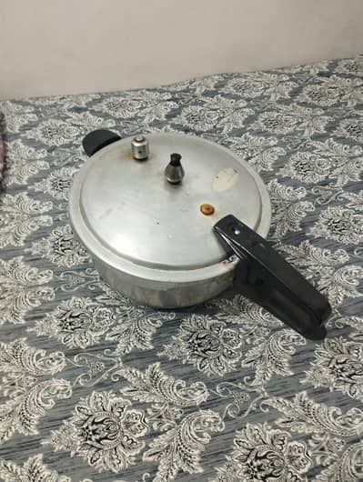 pressure cooker for sale