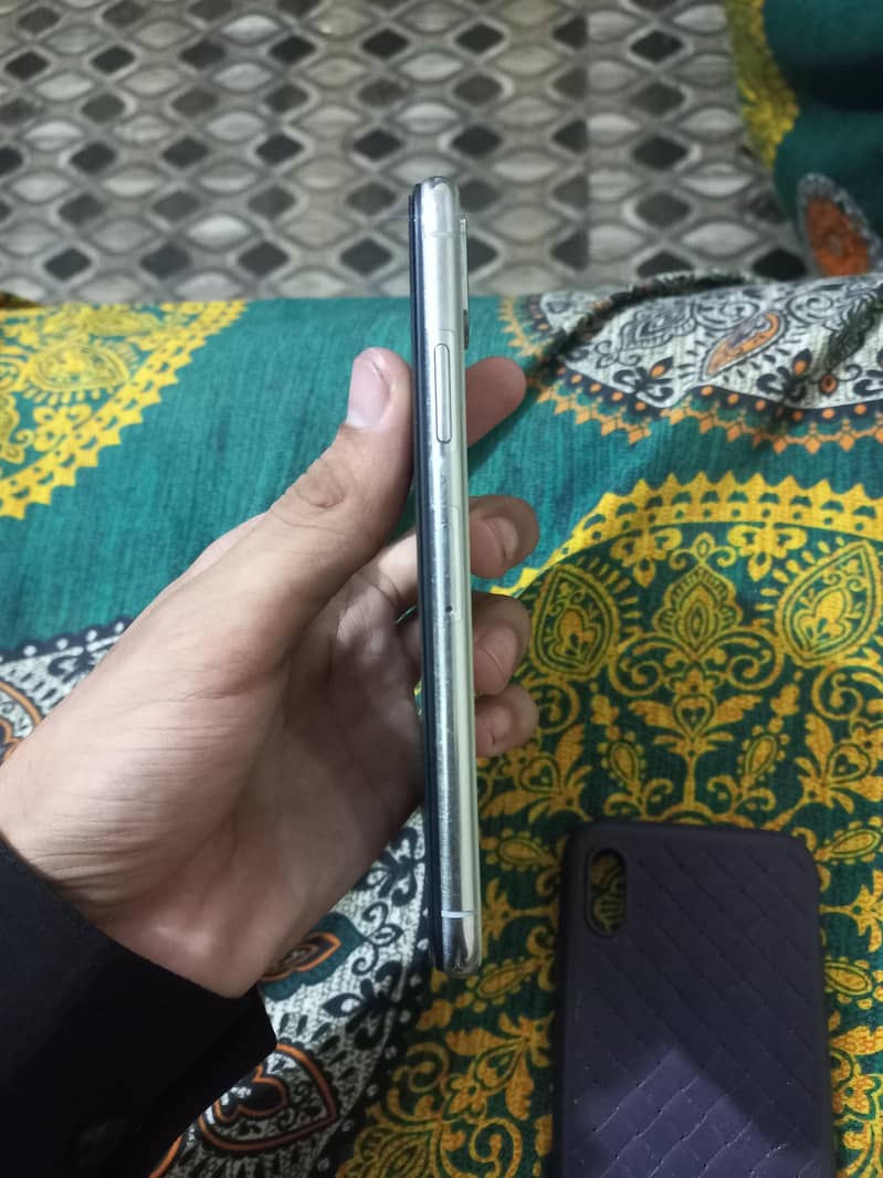 Apple iPhone X 3