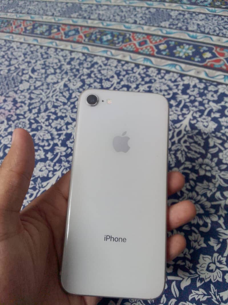 Apple iPhone 8 1