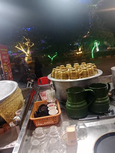 waitors female and male chay wala ladkaa fastfood chef fastfood helper