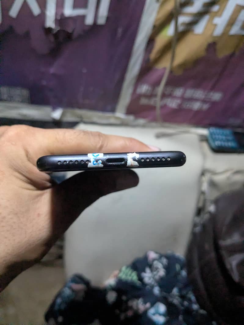 Apple iPhone 7 3