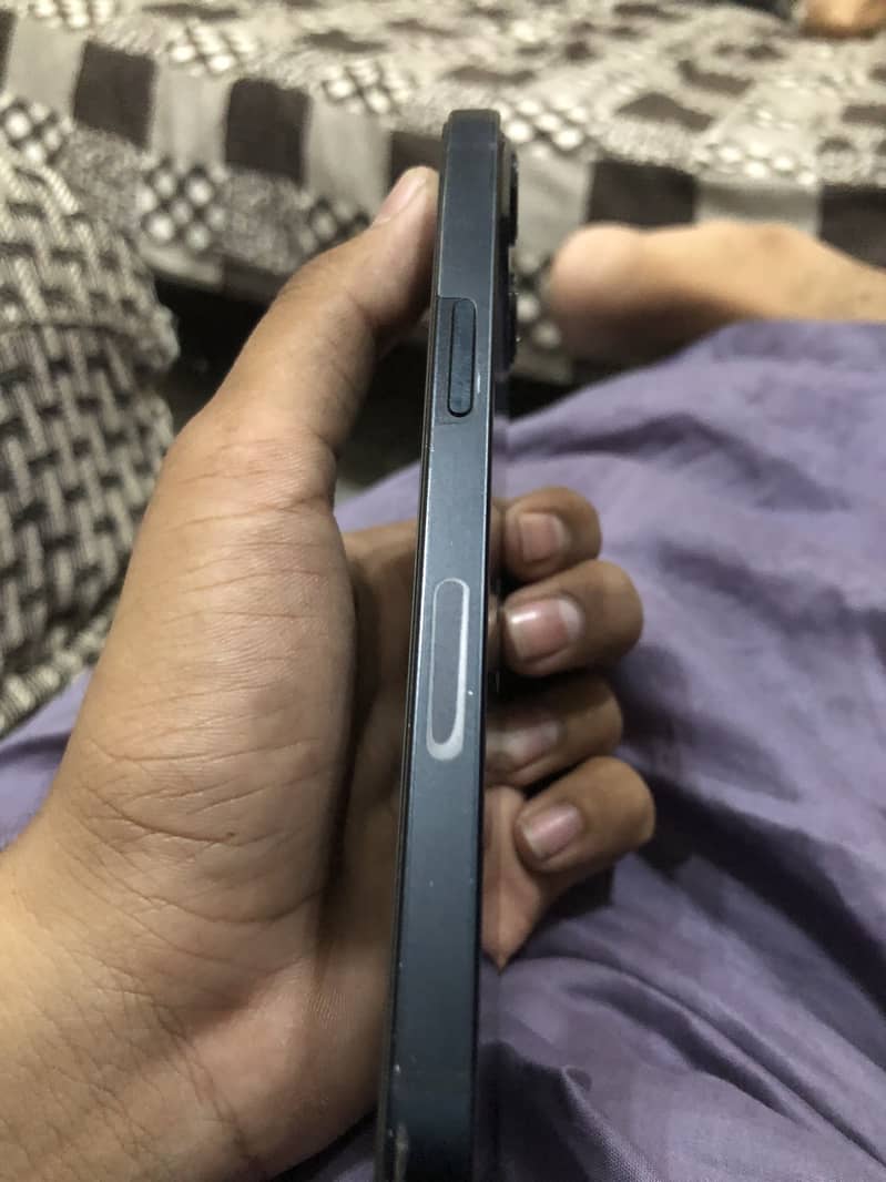 iPhone 13 3