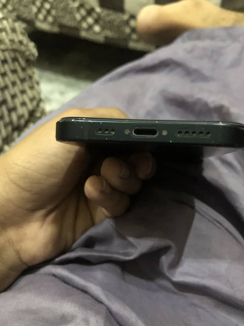 iPhone 13 4