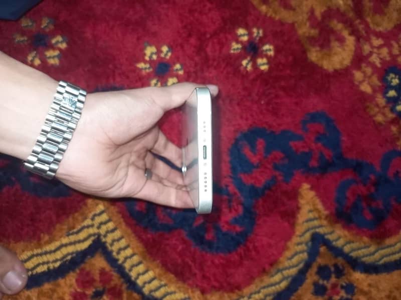 Apple iPhone 12 4