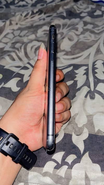 Apple iPhone 11. . lush Condition