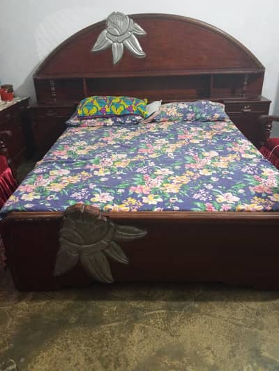 bed with metress
