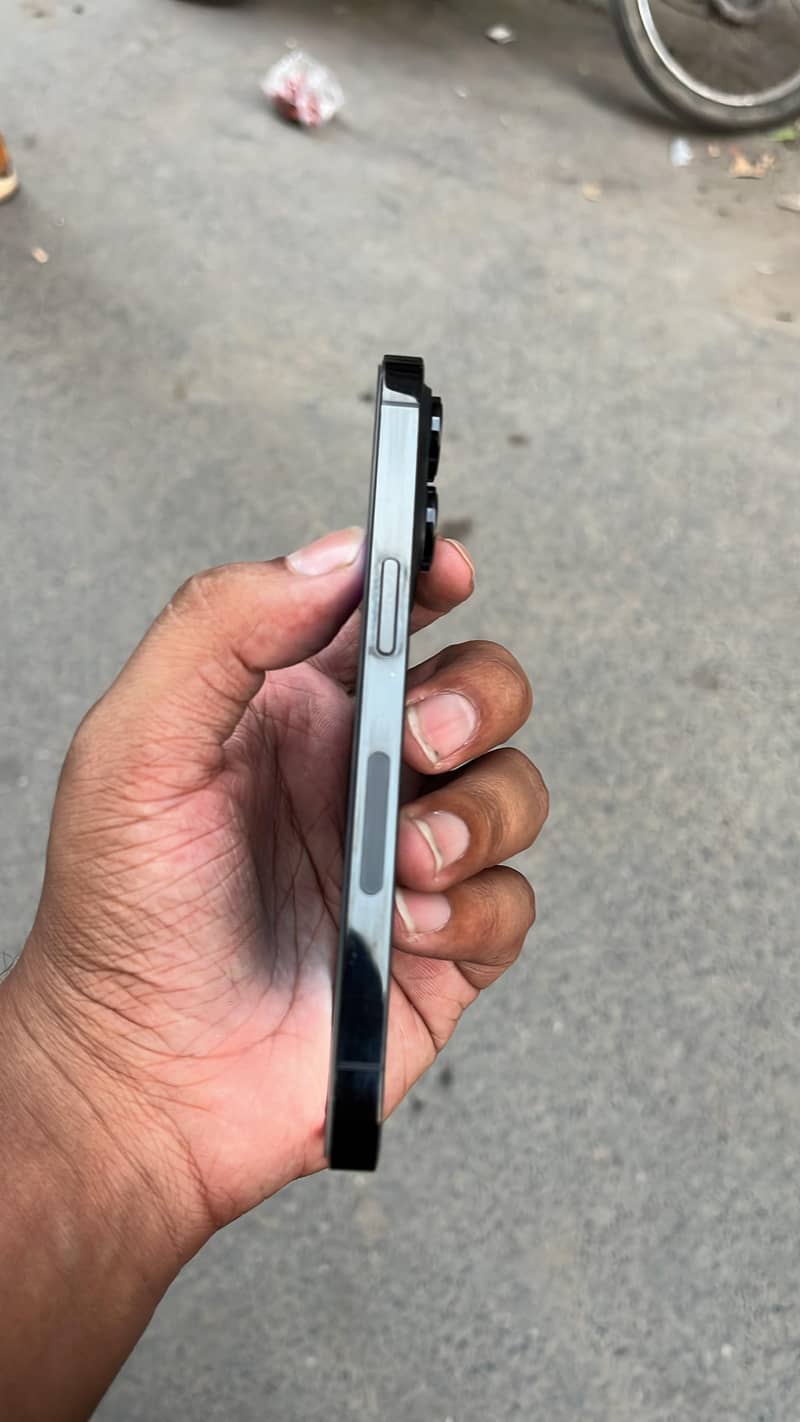 Apple iPhone 14 Pro 2