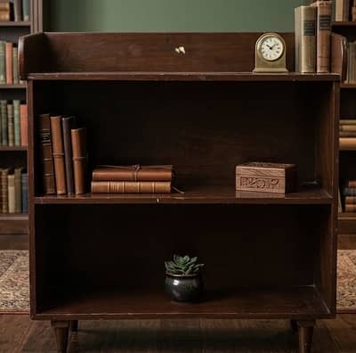 Sidetable/ Book shelf