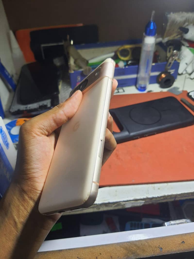 Google Pixel 8 3