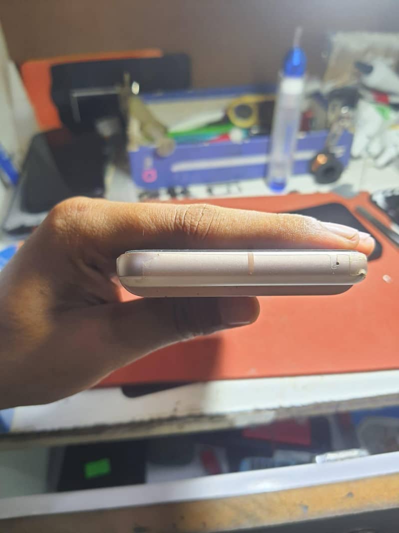 Google Pixel 8 4