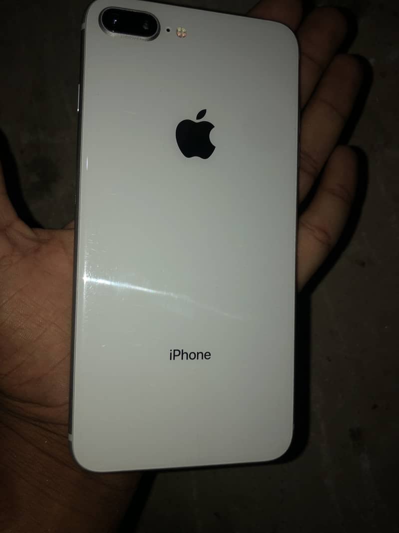 Apple iPhone 8 Plus 3
