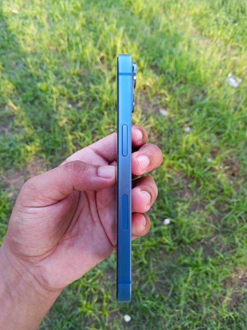 Apple iPhone 13 1