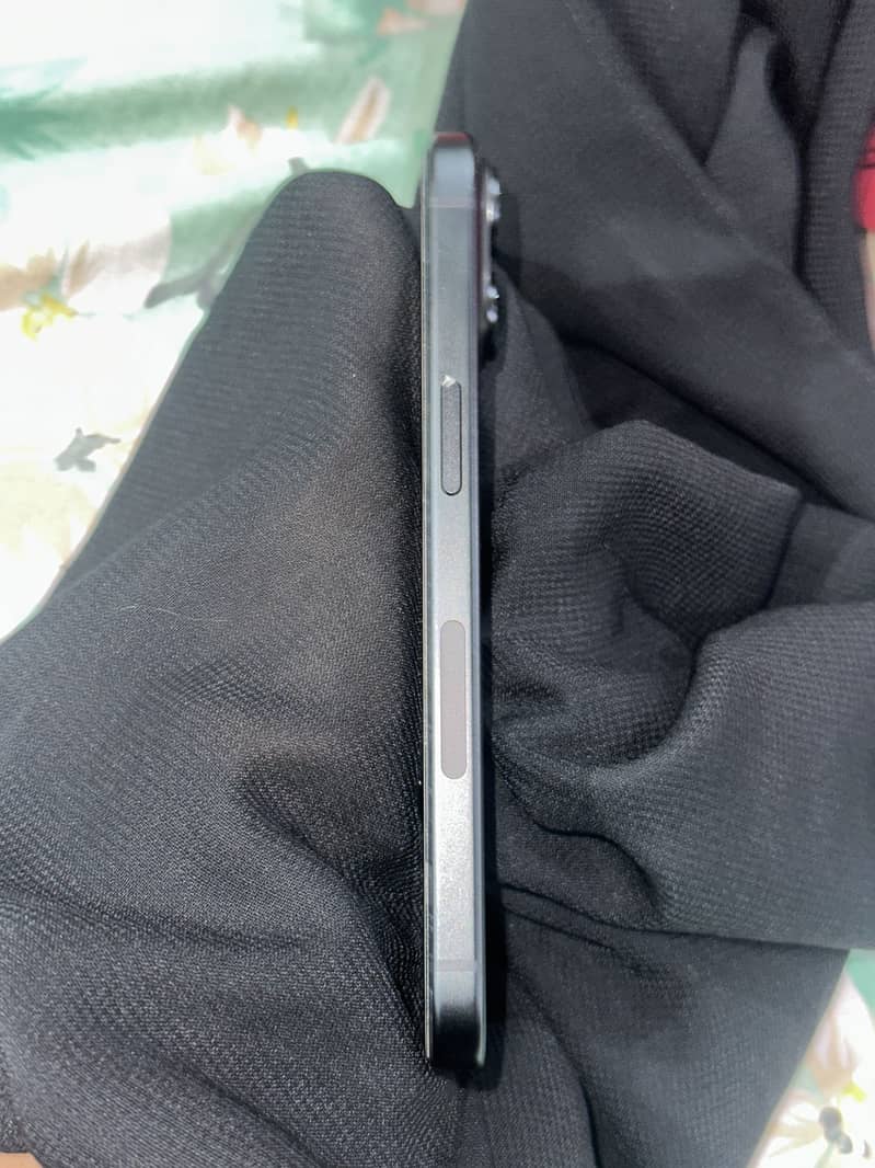 Apple iPhone 15 4
