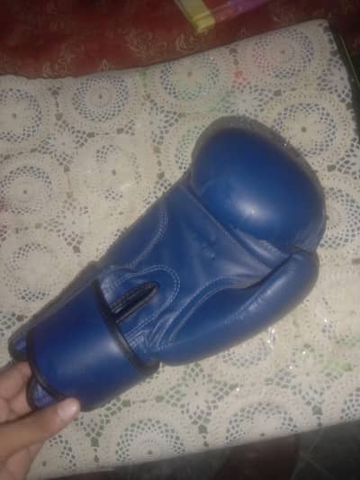 blue colour ke boxing gloves