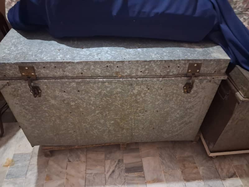 small trunk for clothes 0