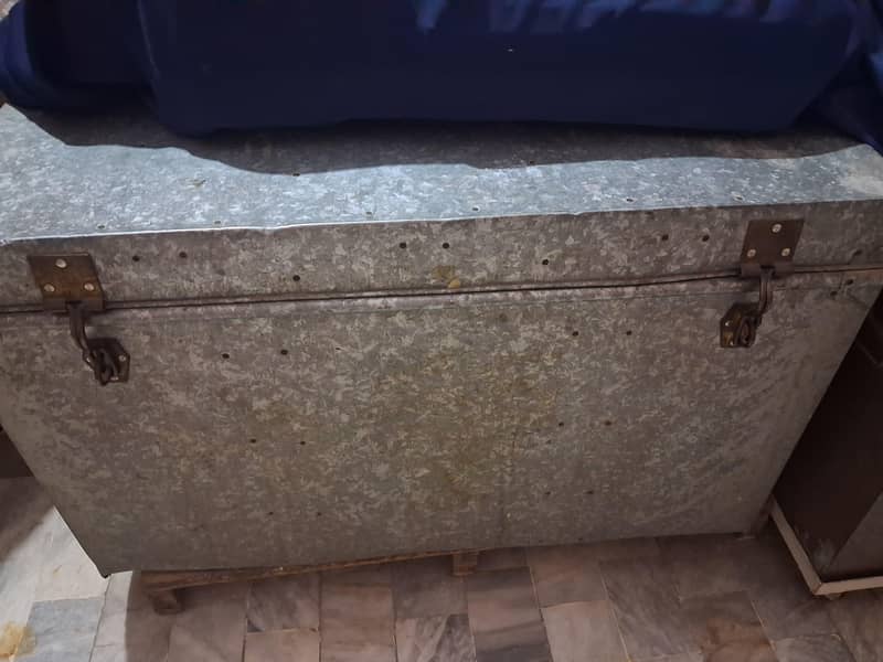 small trunk for clothes 1