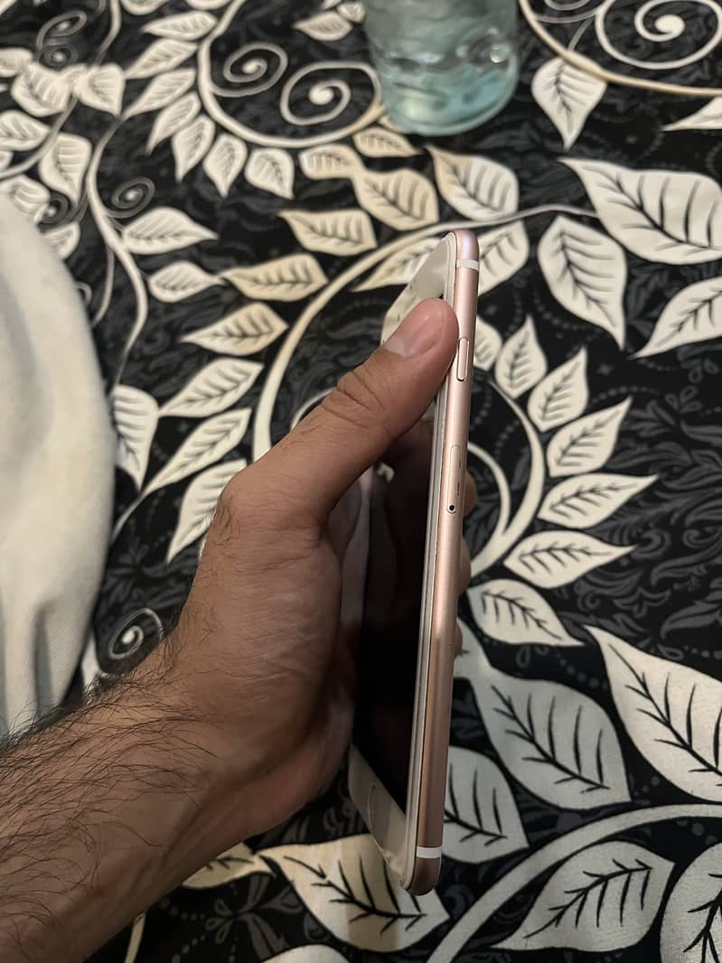 Apple iPhone 7 Plus 4