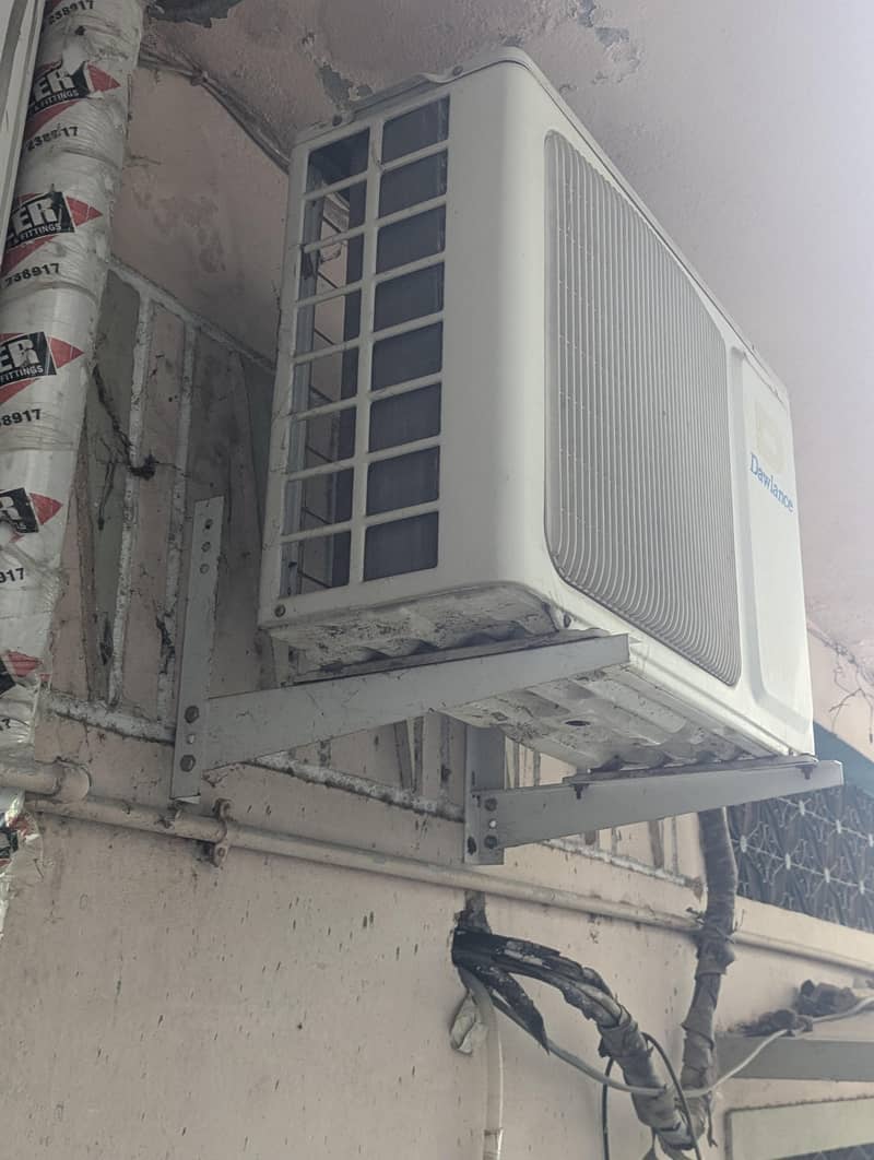Dawlance Air conditioner. 1