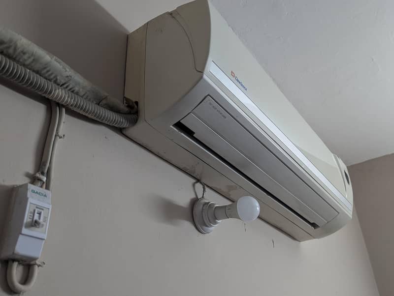 Dawlance Air conditioner. 4