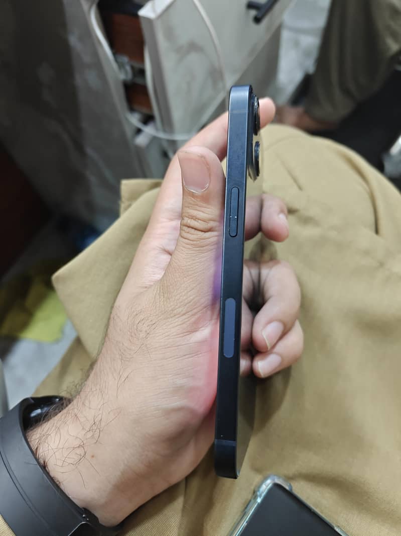 Apple iPhone 13 1