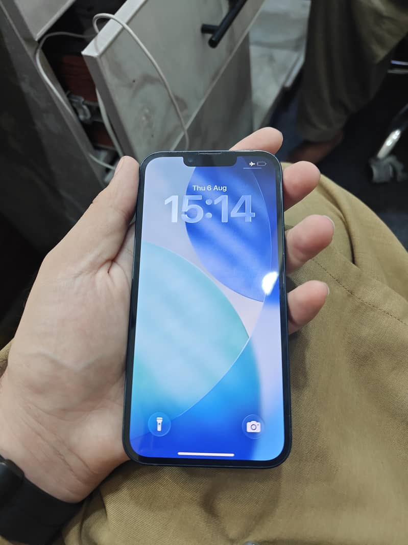 Apple iPhone 13 2