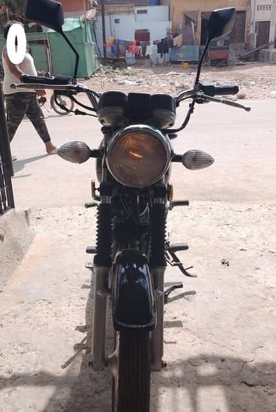 Suzuki GS 150 Black Color