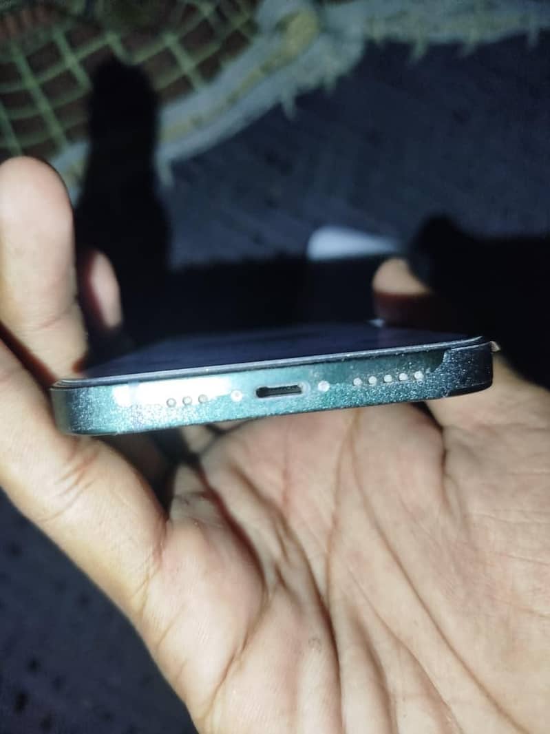 Apple iPhone 13 2